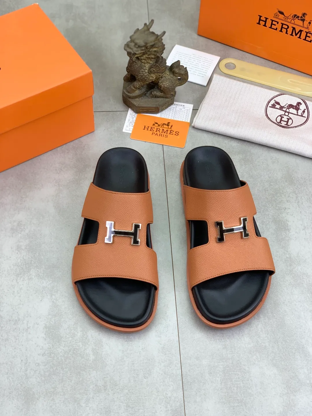 Men's shoes 💰P440 New [HERMES] high-end quality new Hermès slippers, made of imported calfskin, wear-resistant and non-slip rubber outsole. Fashionable and elegant code number: 39-44 (38 45 46 customized)